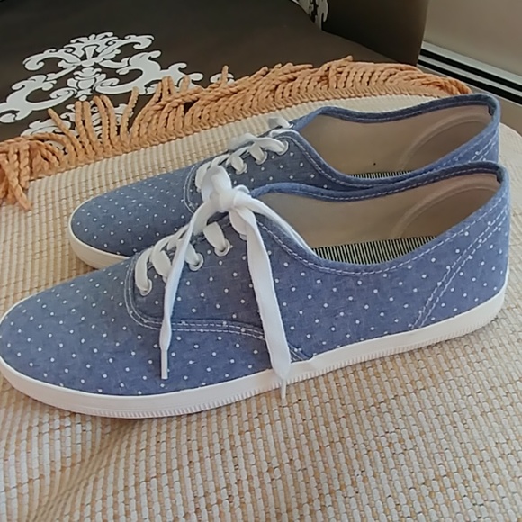 American Eagle canvas tennis shoe - Picture 4 of 4